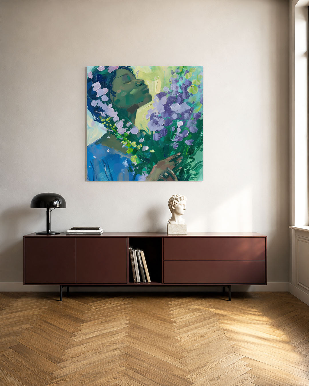 Dromerige bloemen kunstwerk – tweede productweergave – dit kunstwerk toont een persoon omringd door bloemen in zachte tinten.