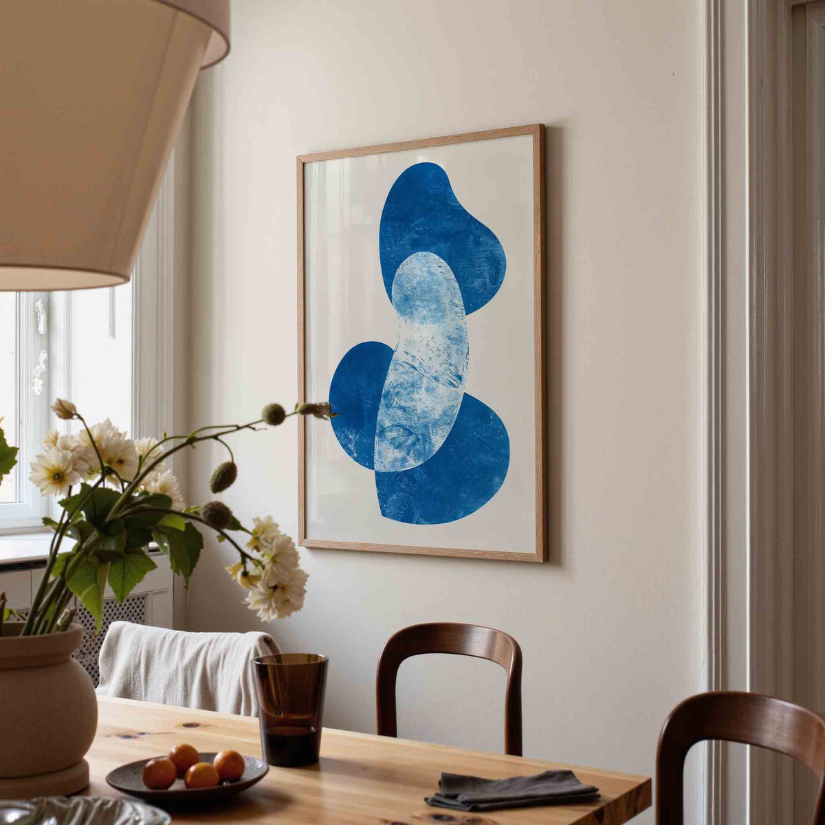 Abstracte blauwe vormen – eigentijdse illustratie poster in staand formaat