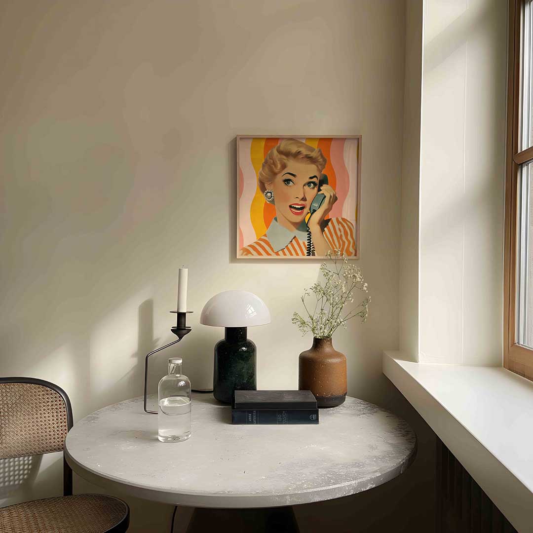 Vrouw met telefoon – Pop Art wandkunst als vierkante poster