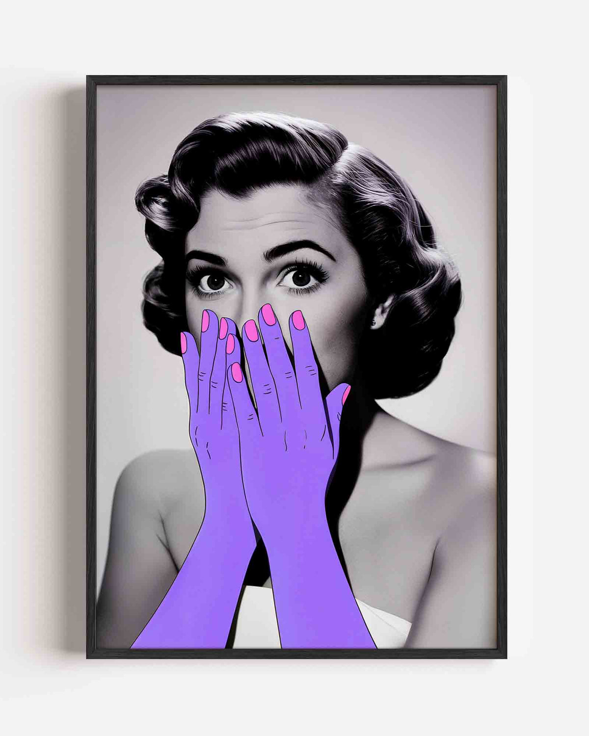 Vrouw met paarse handen – Pop Art en Streetart portret poster als wanddecoratie