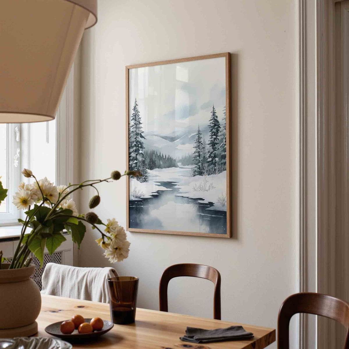 Winterlandschap met dennenbomen – kerstposter in staand formaat