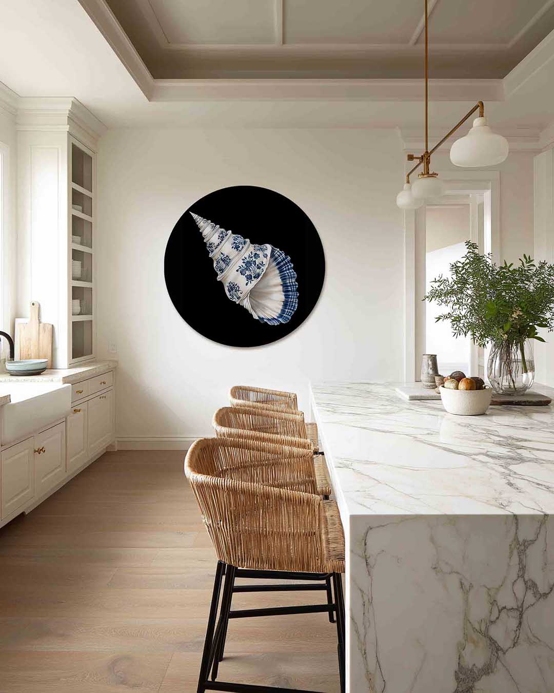 Schelp met blauwe bloemen – Pop Art muurcirkel als ronde wanddecoratie