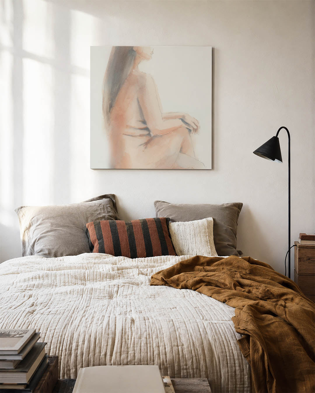 Zittende vrouw kunstwerk – detailweergave – dit kunstwerk toont een zittende vrouw in zachte tinten. De vloeiende lijnen en