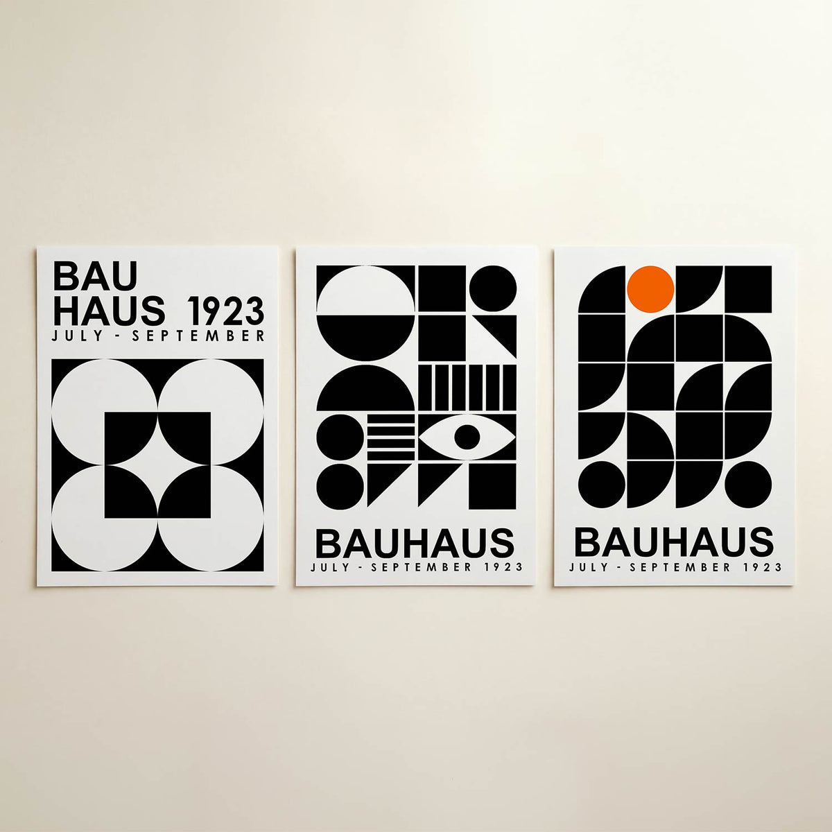 Vorm en balans posterset – detailweergave – deze posterset in drie delen toont een spel van zwart-witte cirkels en