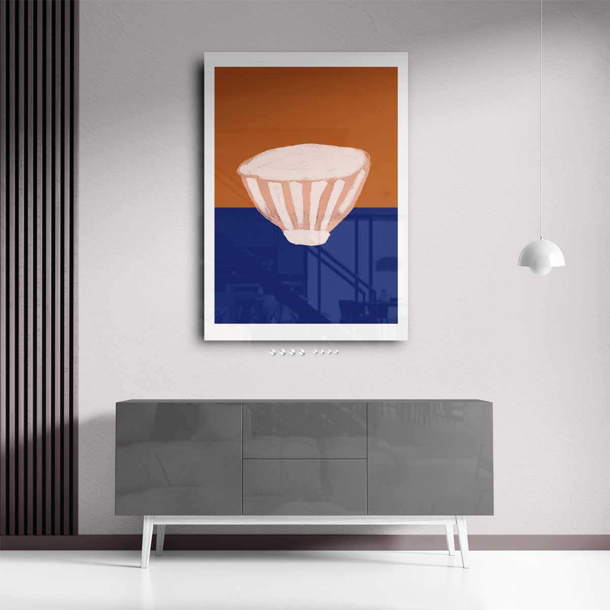 Kleurrijke Kom op Tweekleurige Achtergrond – staand kunstwerk voor modern interieur
