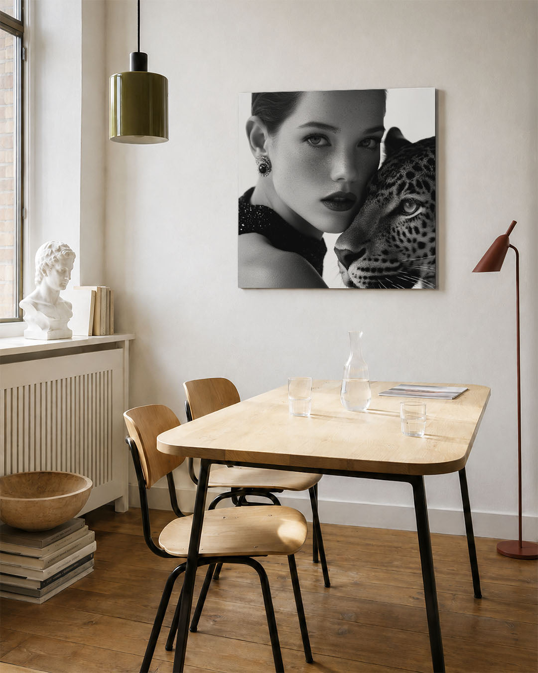 Dierlijke verbondenheid kunstwerk – vierkante wanddecoratie – dit kunstwerk toont een intieme compositie van een vrouw en een