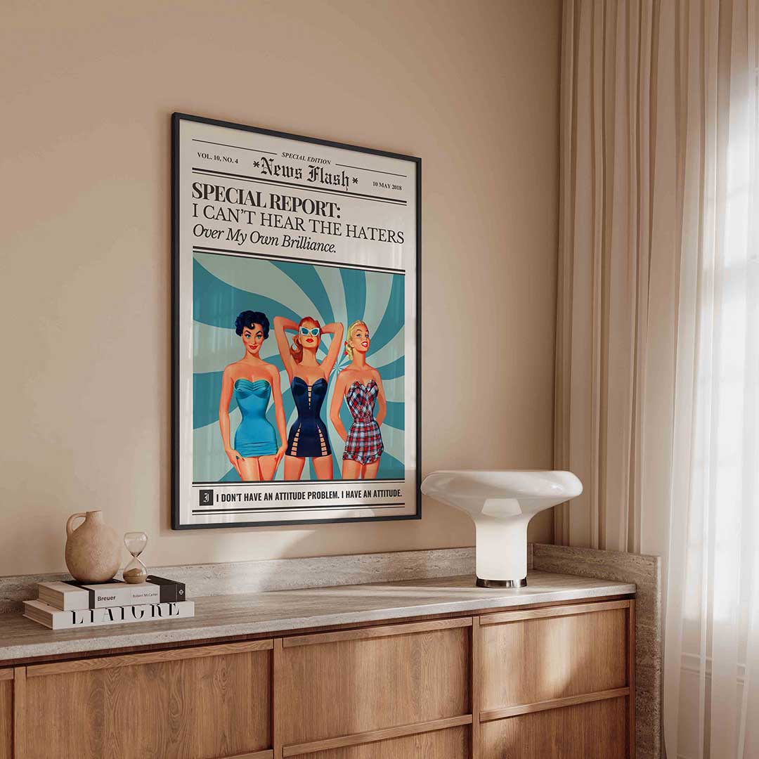 Drie vrouwen in retro badmode – kleurrijke Pop Art poster in staand formaat