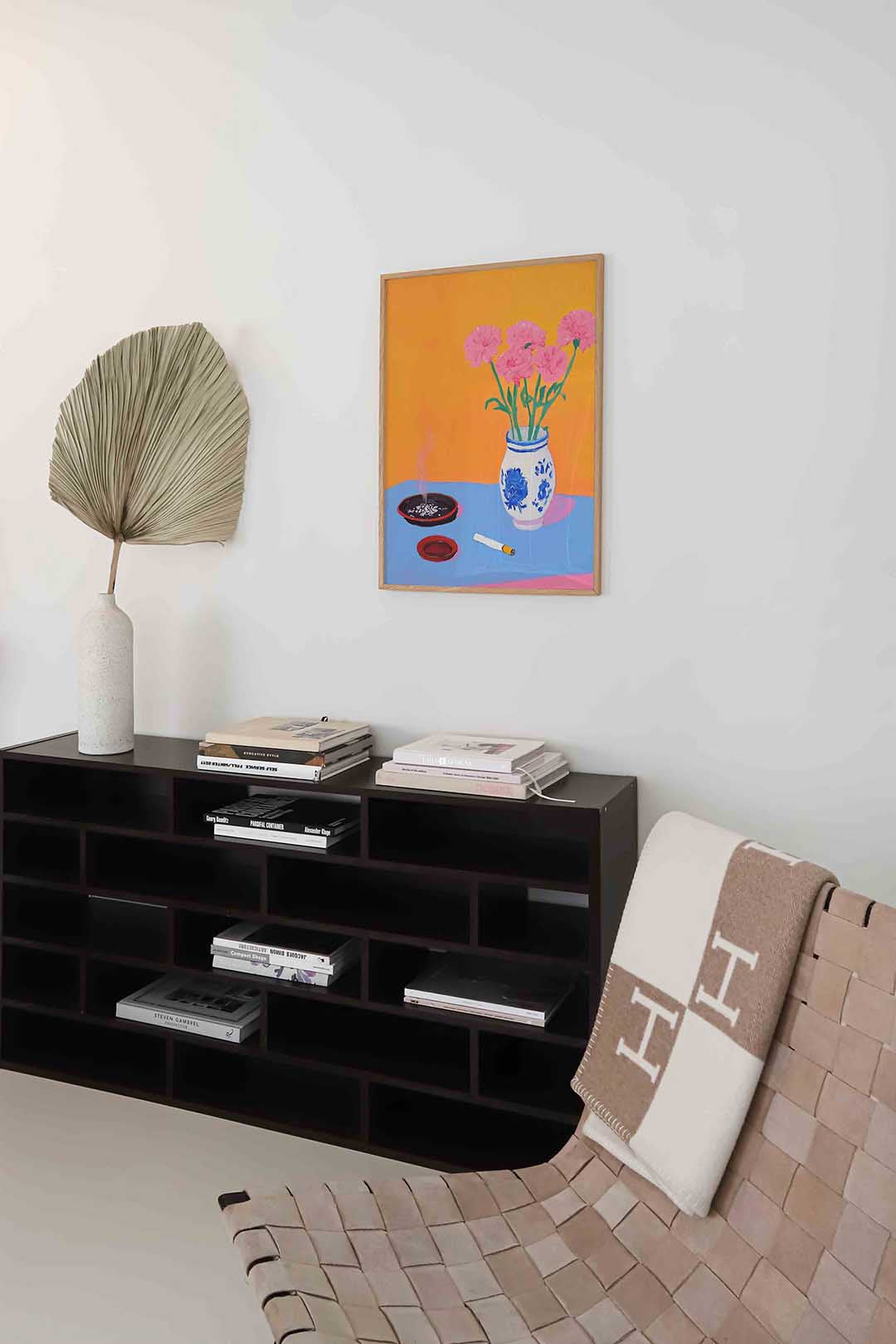 Bloemen en asbak – staande moderne wanddecoratie van WallArtistic