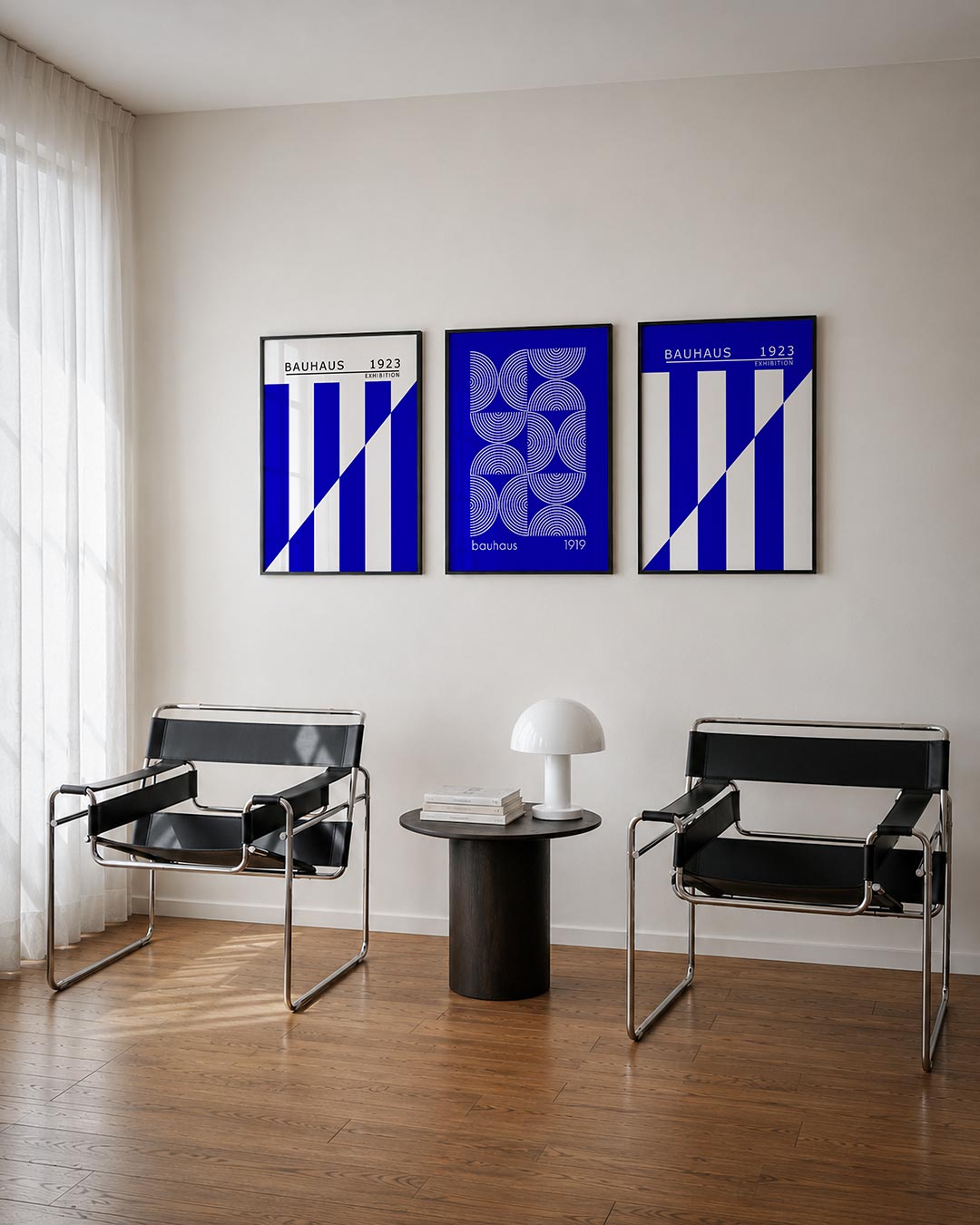 Lijnen en vlakken driedelige posterset – deze posterset in drie delen toont een spel van blauwe en witte verticale vlakken