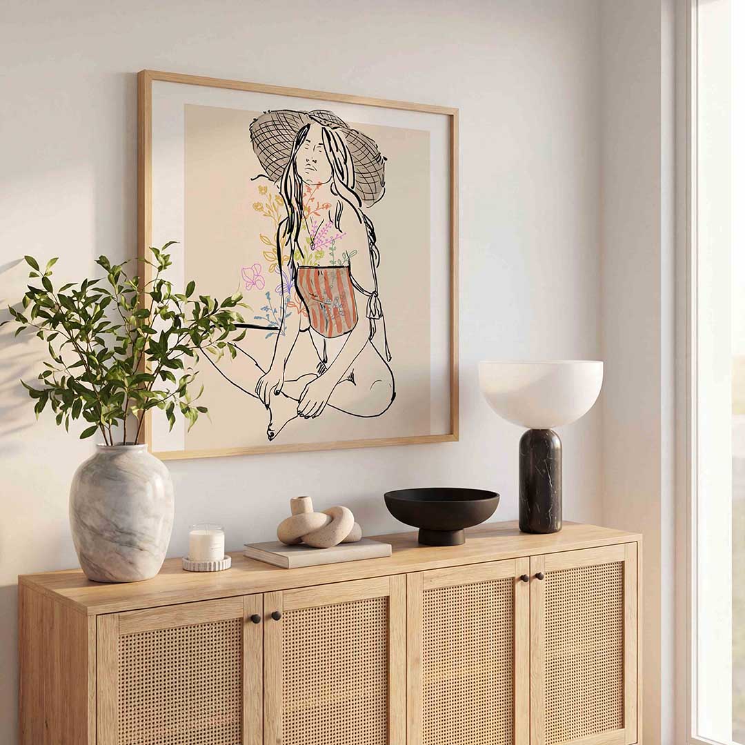 Zittende vrouw met bloemen – kleurrijke poster in vierkant formaat