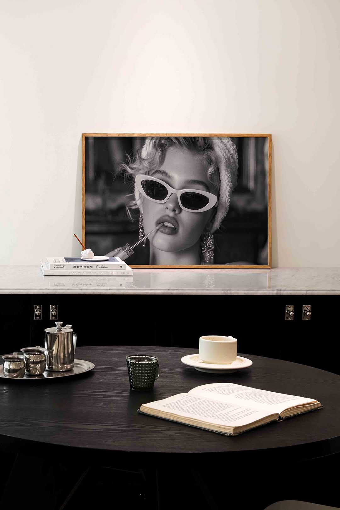 Vrouw met zonnebril – portret poster in liggend formaat