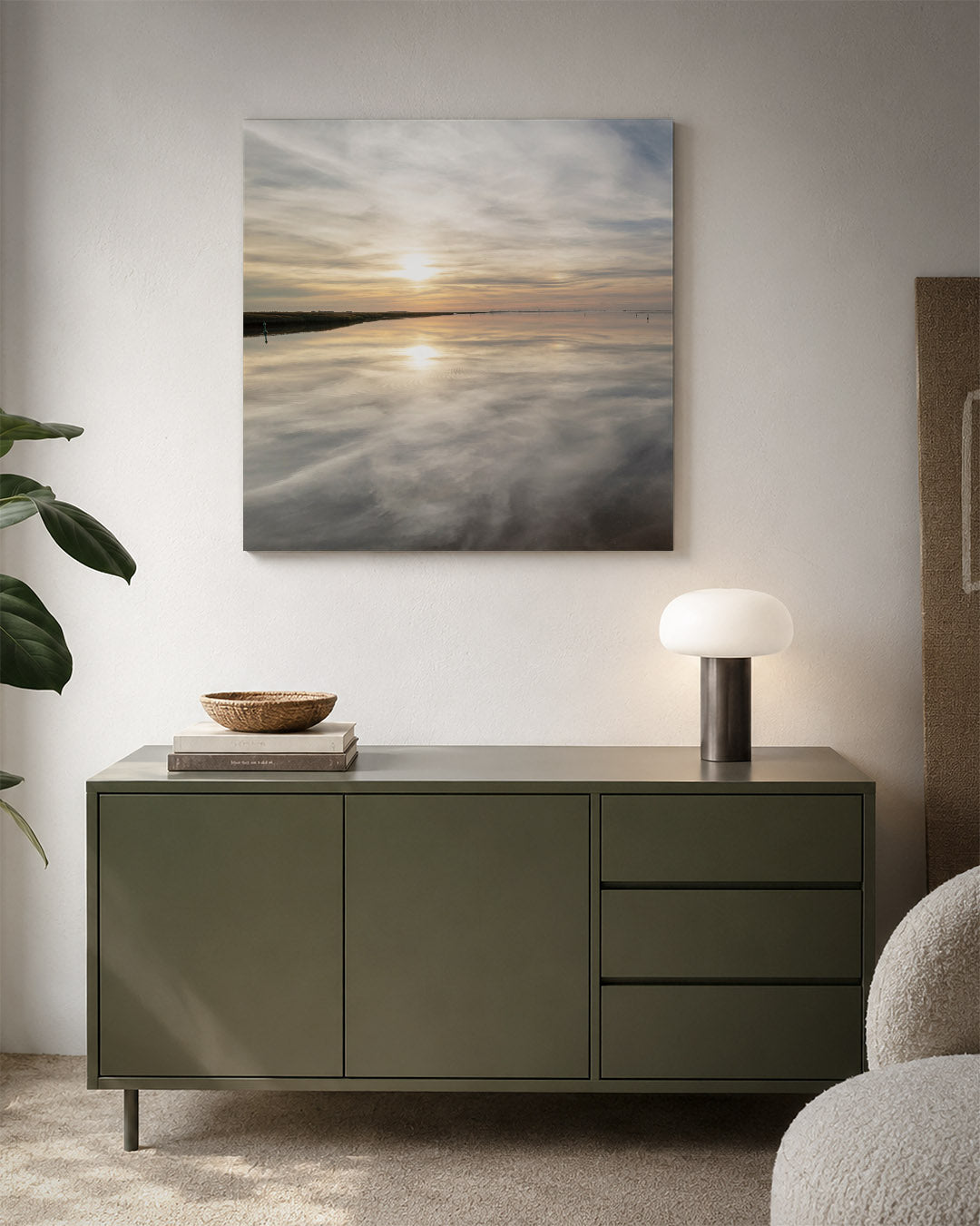 Rustige zonsondergang kunstwerk – detailweergave – deze kunstwerk toont een zonsondergang boven een spiegelglad meer, met