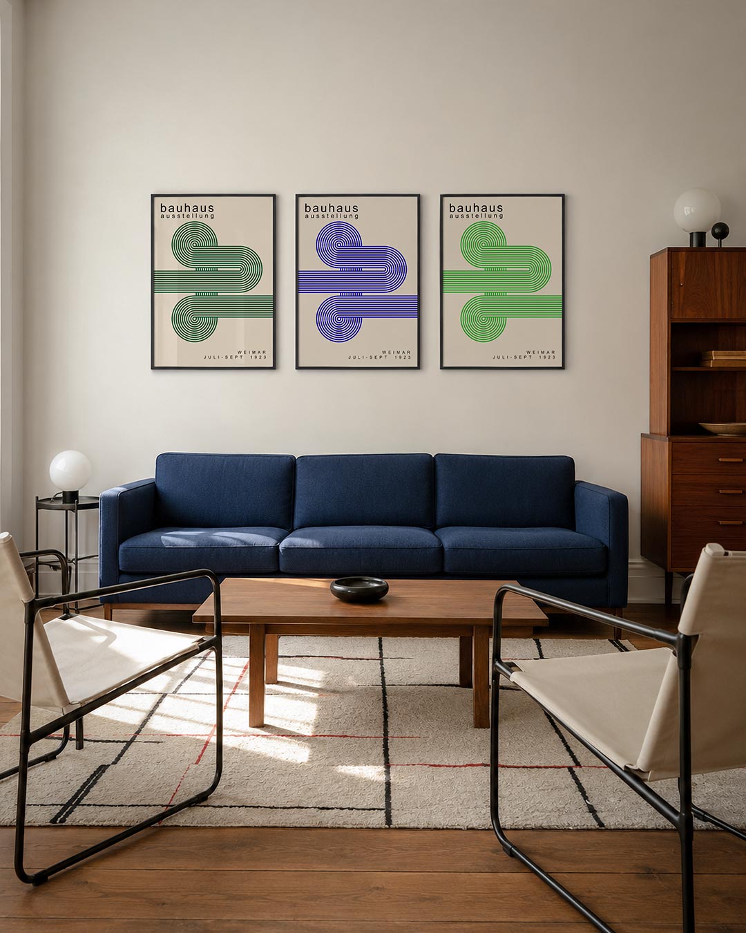 Lijnen en vormen driedelige posterset – deze posterset in drie delen toont een spel van groene lijnen op een beige