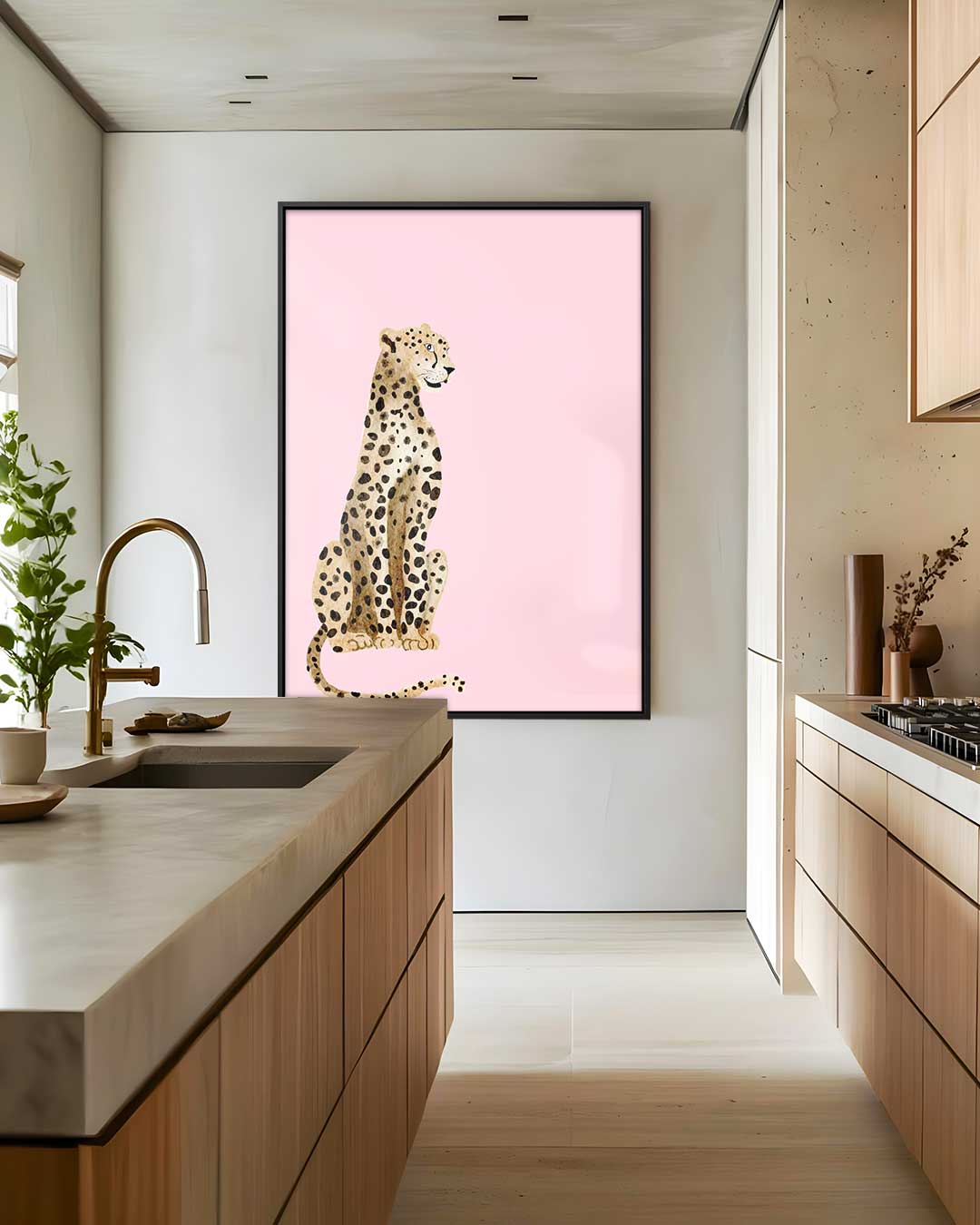 Elegante Luipaard op Roze Achtergrond – staande wandkunst voor woonkamer of interieur