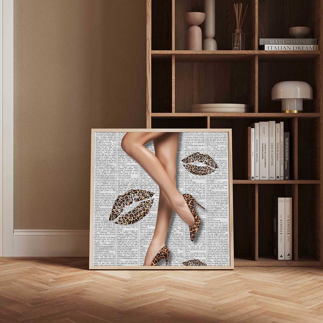 Luipaardprint en benen – kleurrijke Pop Art poster in vierkant formaat