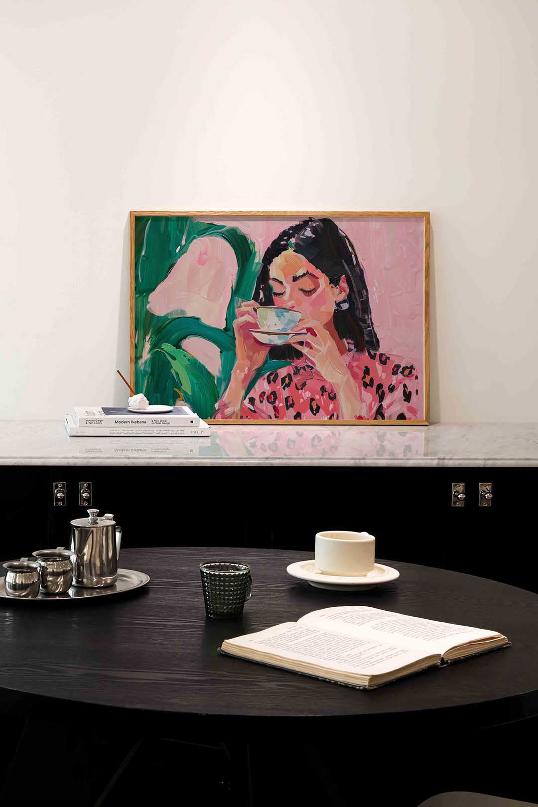 Vrouw met kopje – portret poster in liggend formaat