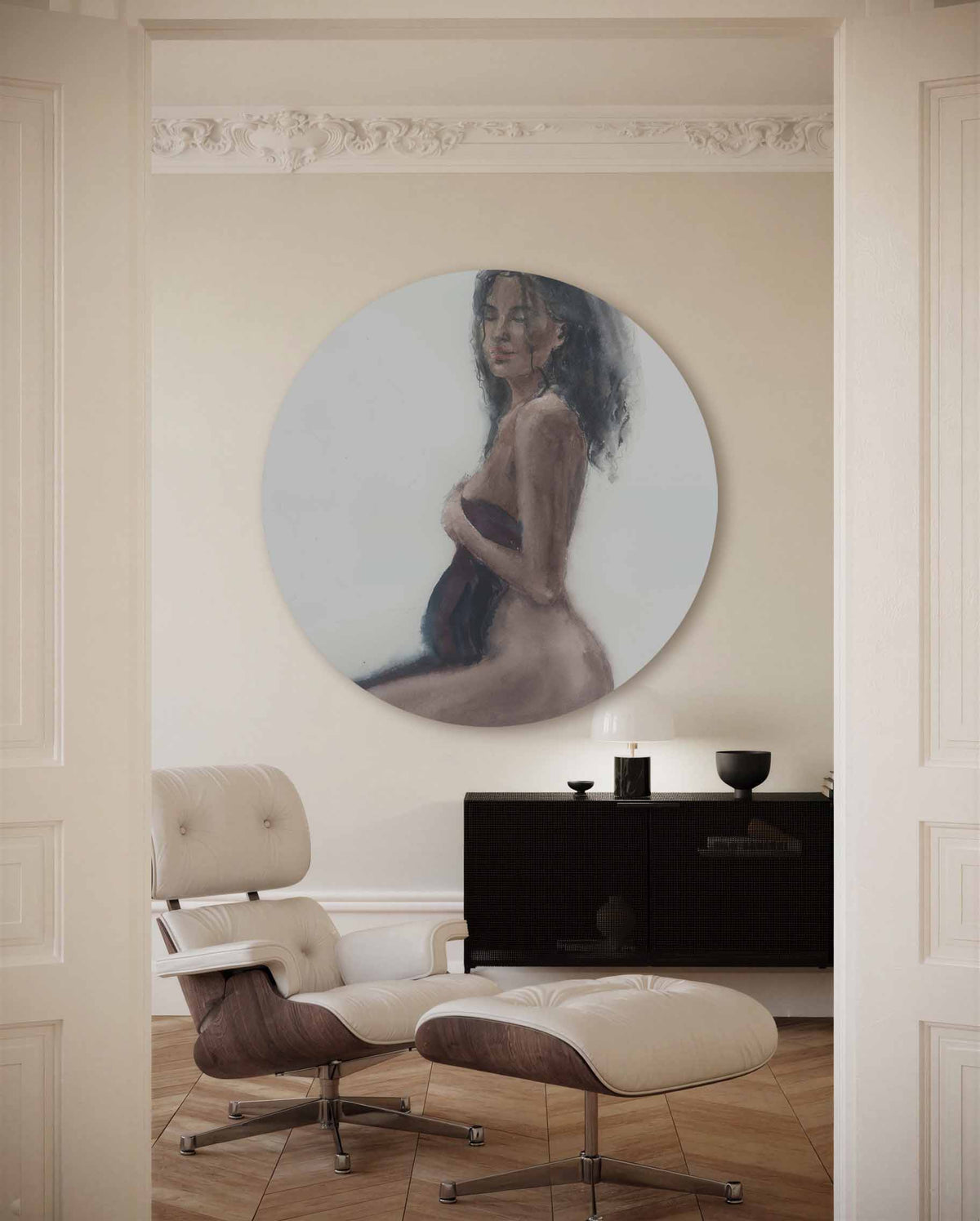 Zittende vrouw – illustratie muurcirkel als ronde muurdecoratie