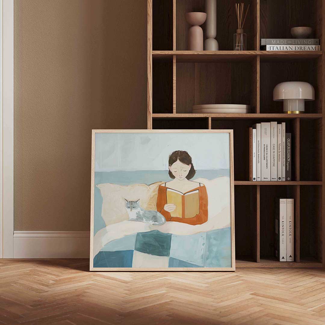 Lezende vrouw met kat – vierkante design wanddecoratie van WallArtistic