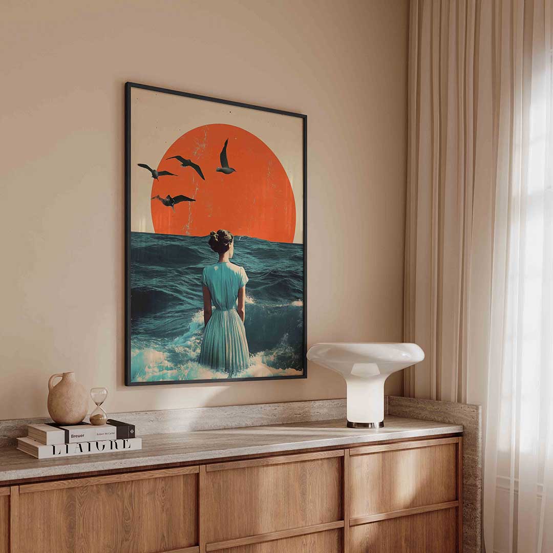Vrouw bij zee – surreal poster in staand formaat