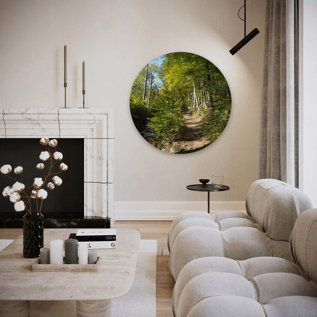 Boswandeling – ronde fotografie wanddecoratie van WallArtistic