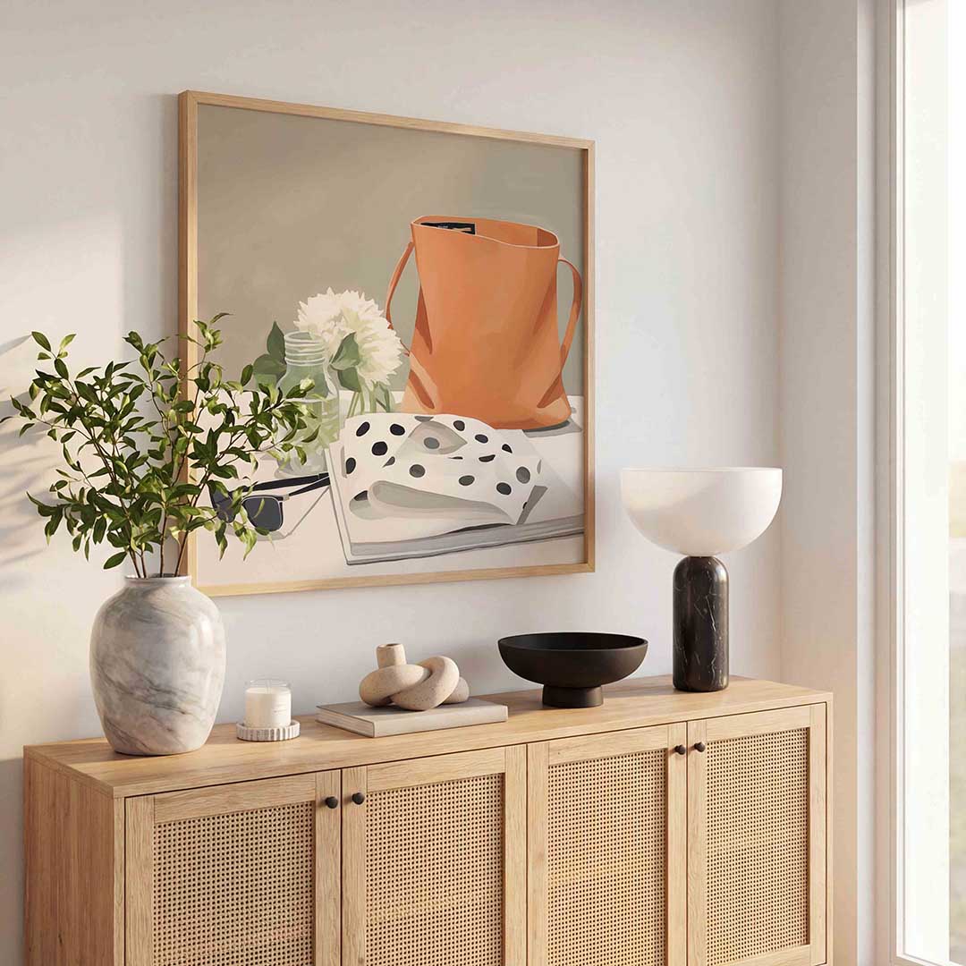 Oranje tas en bloemen – kleurrijke poster in vierkant formaat