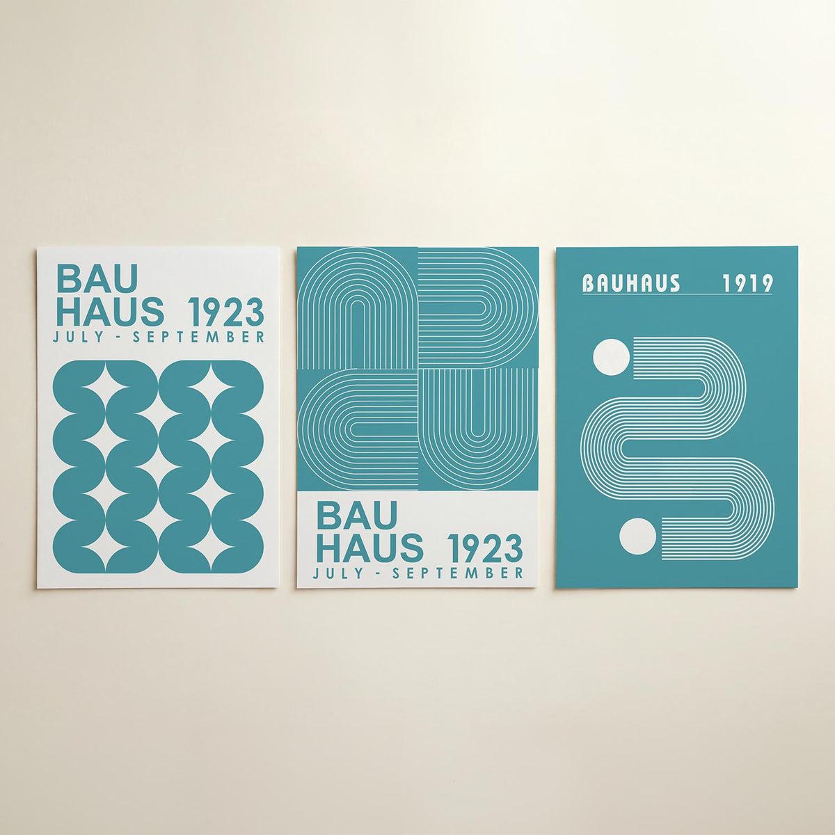 Vorm en ritme posterset – detailweergave – deze posterset toont een speelse herhaling van blauwe halve cirkels en sterren. De