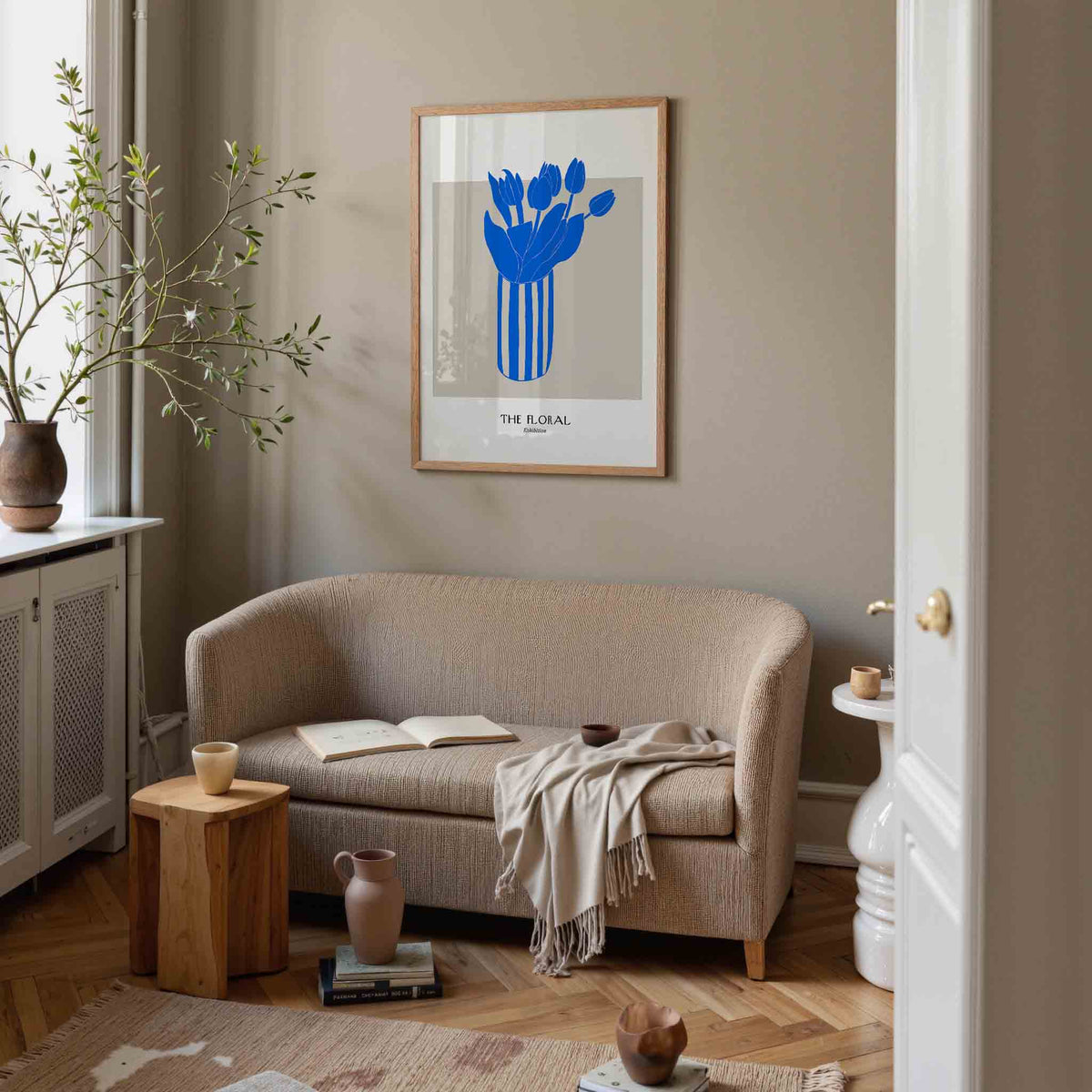 Blauwe tulpen in vaas – rustige poster in staand formaat