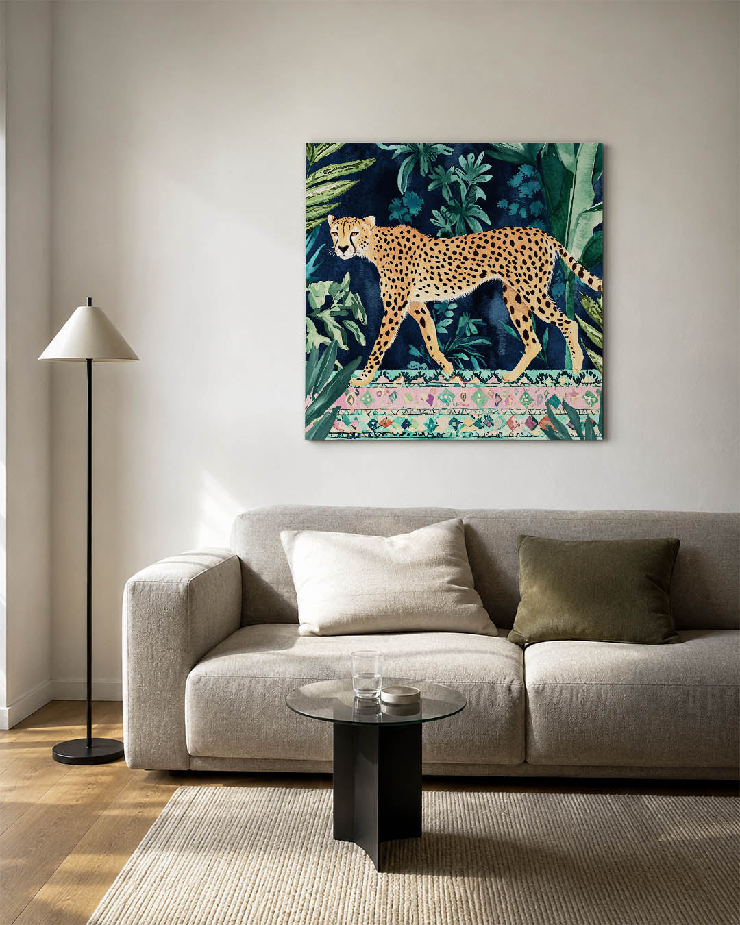Luipaard in jungle kunstwerk – detailweergave – dit werk toont een luipaard te midden van weelderige groene bladeren en een