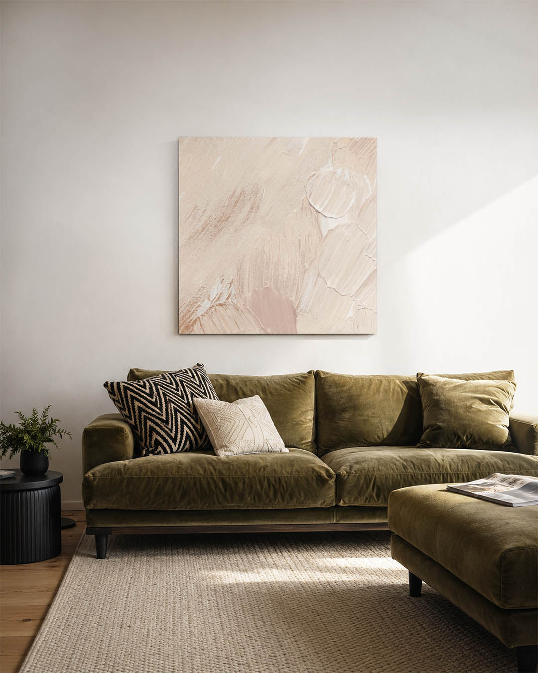 Zachte bewegingen kunstwerk – sfeerbeeld – dit werk toont vloeiende penseelstreken in beige tinten. De textuur en subtiele