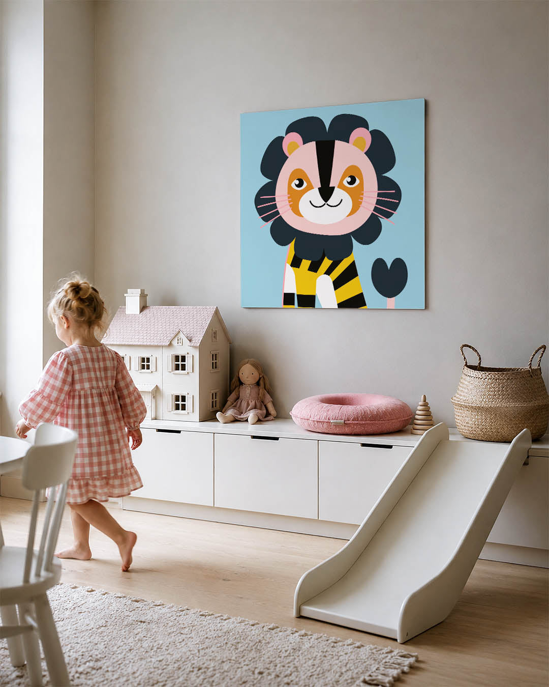 Vrolijke leeuw illustratie kunstwerk – tweede productweergave – dit kunstwerk toont een speelse leeuw met een blauwe