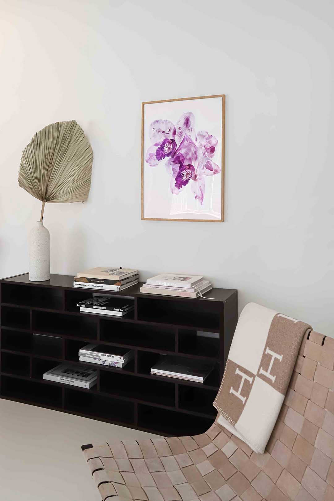Paarse orchideeën – staande kleurrijke abstracte wanddecoratie van WallArtistic