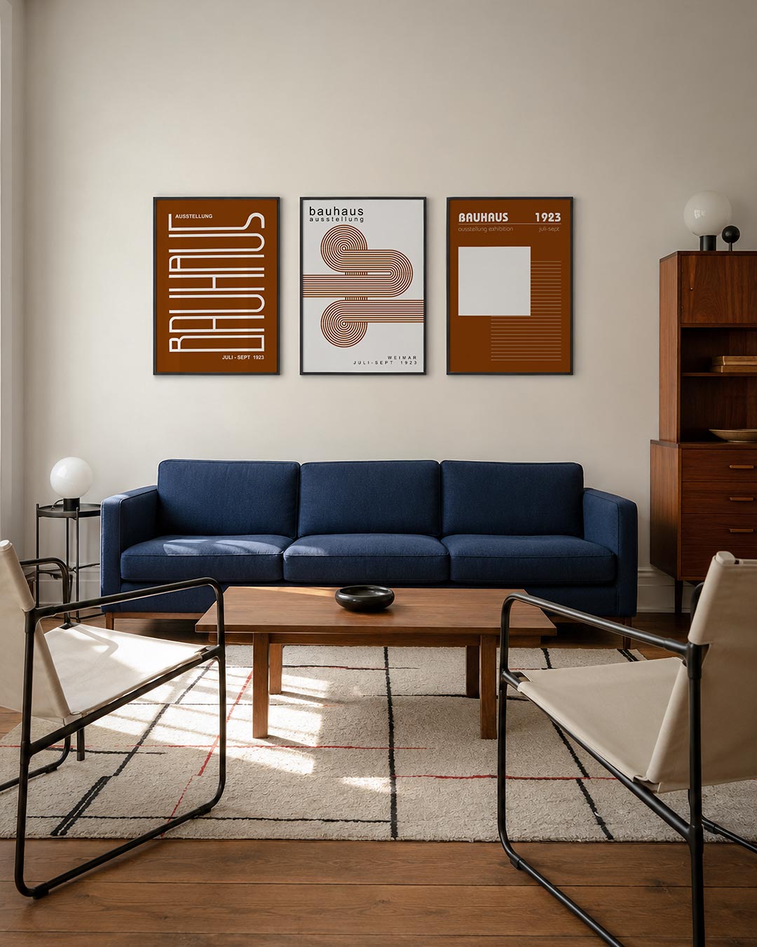 Lijnenspel en kleur driedelige posterset – deze posterset in drie delen toont een speels lijnenspel op een warme bruine