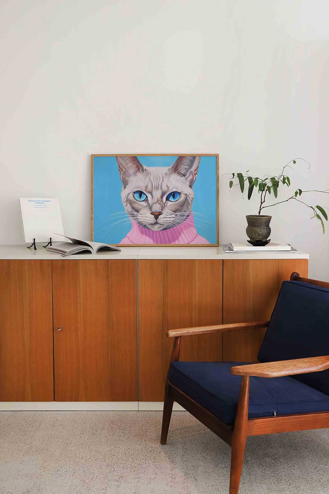 Kat met blauwe ogen – liggende dieren wanddecoratie van WallArtistic