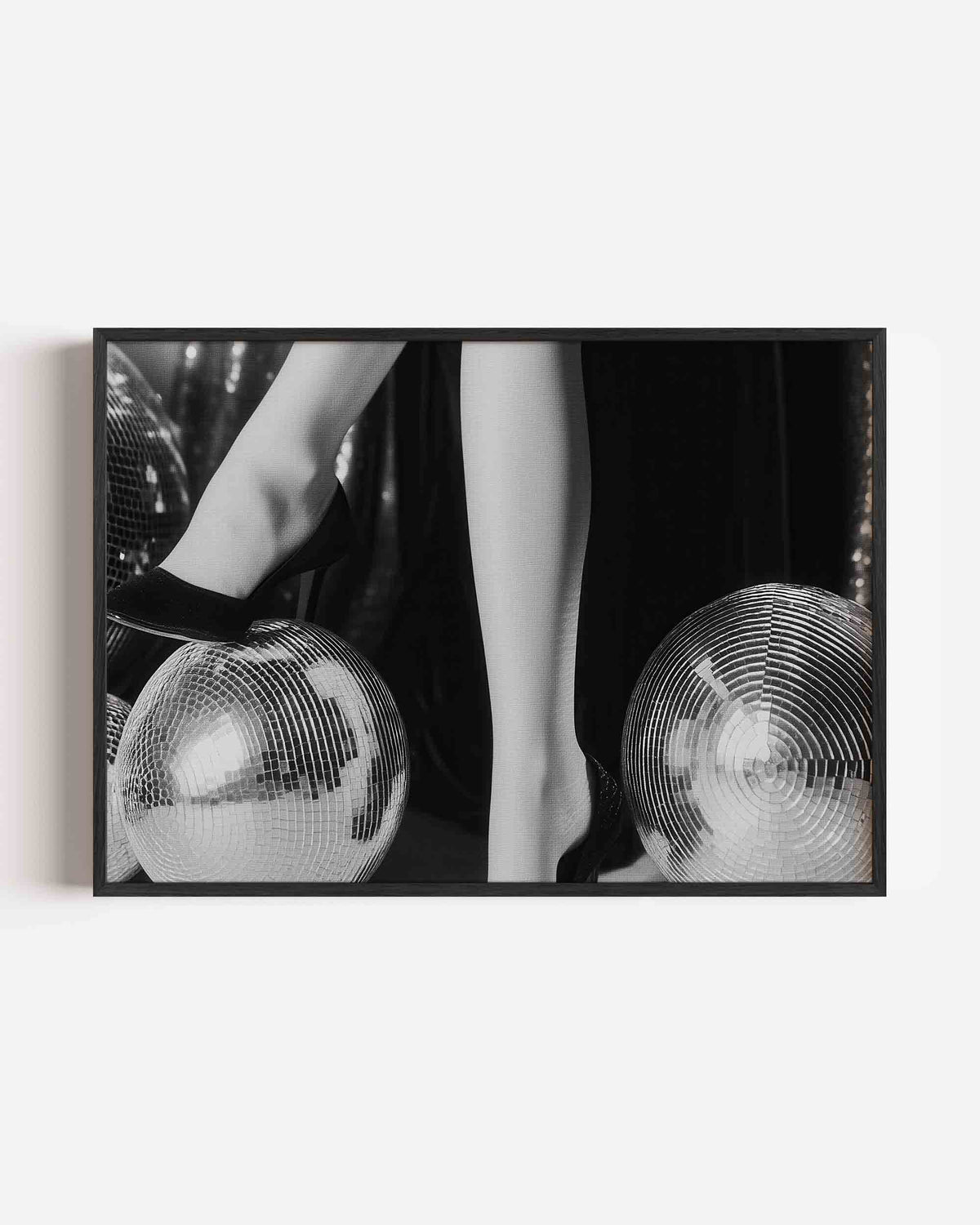 Hoge hakken en discoballen – moderne landscape poster als wanddecoratie