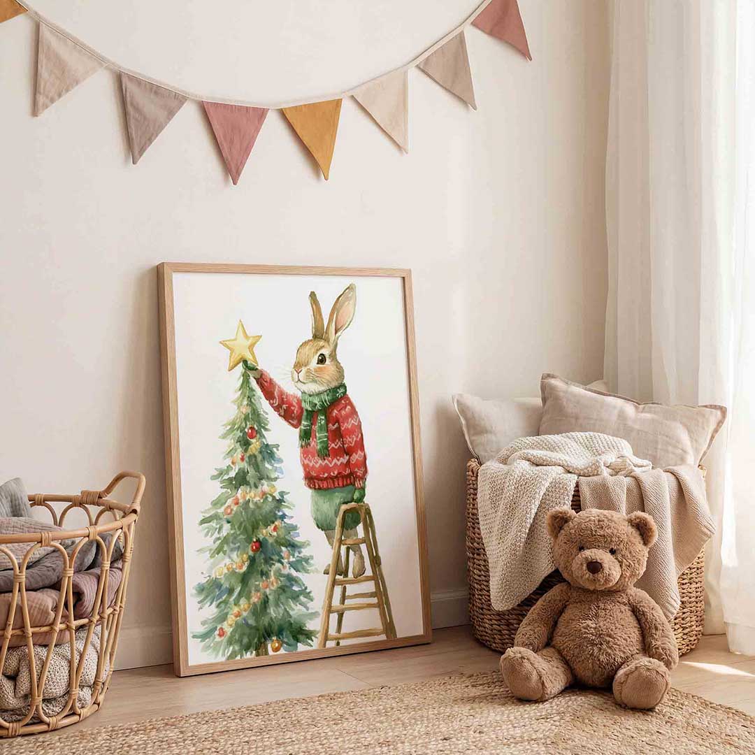 Konijn met kerstboom – speelse wandkunst als portret kinderposter