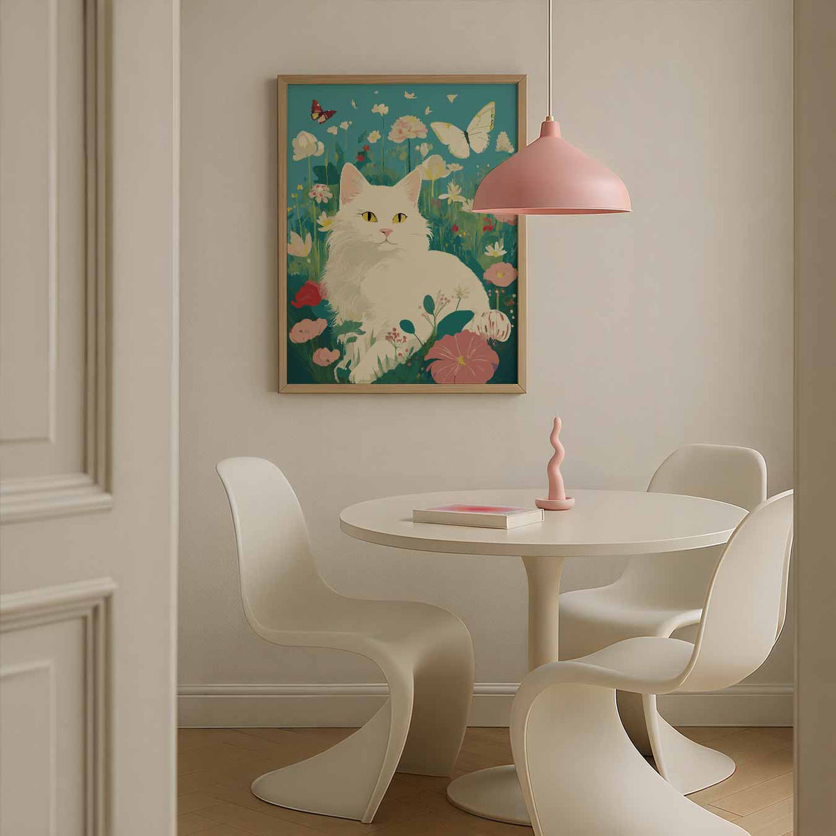 Vrolijke Kat in Bloementuin – staande mindful wanddecoratie van WallArtistic