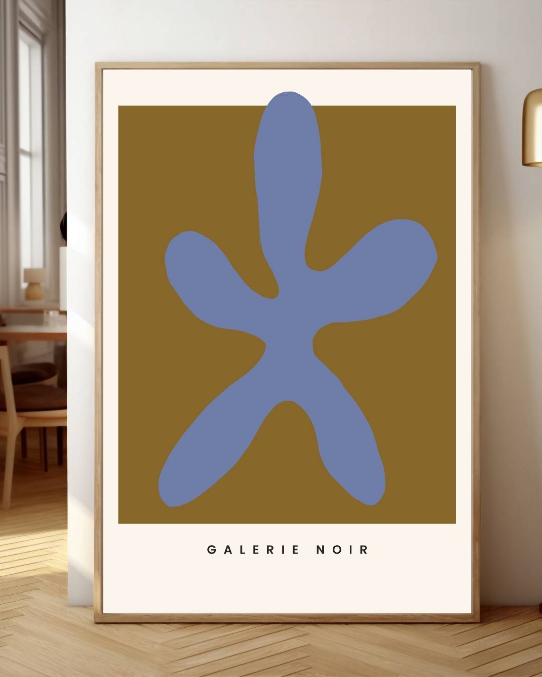 Abstracte blauwe vorm Galerie Noir Poster – staande poster voor modern interieur
