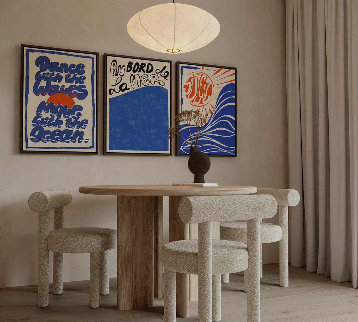 Blauwe golven en zonnige typografie – canvas drieluik in portret formaat
