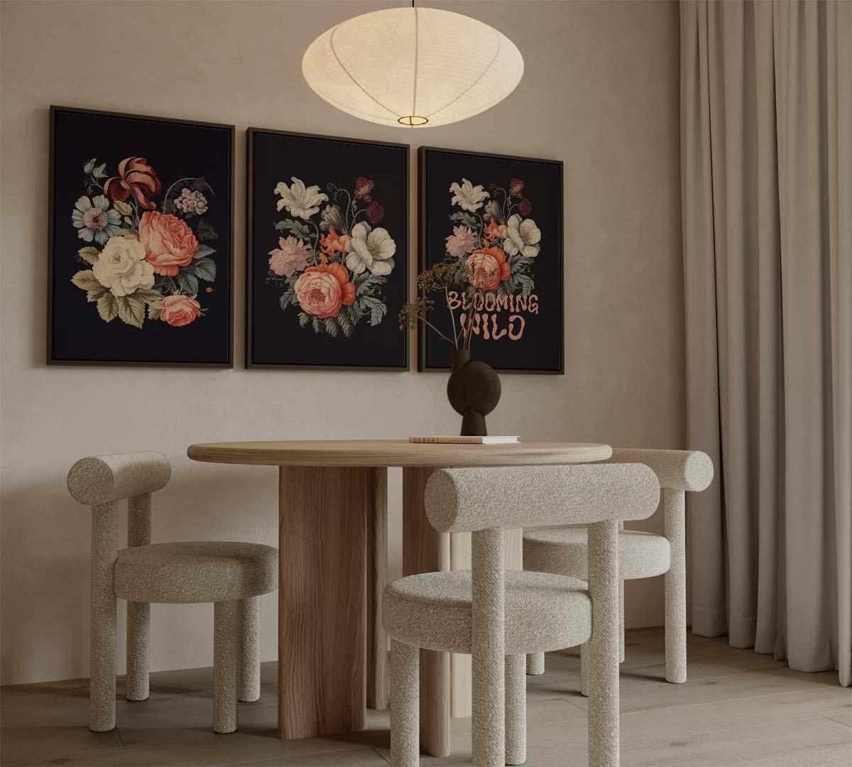 Bloemen op zwarte achtergrond met 'BLOOMING WILD' – canvas drieluik in portret formaat
