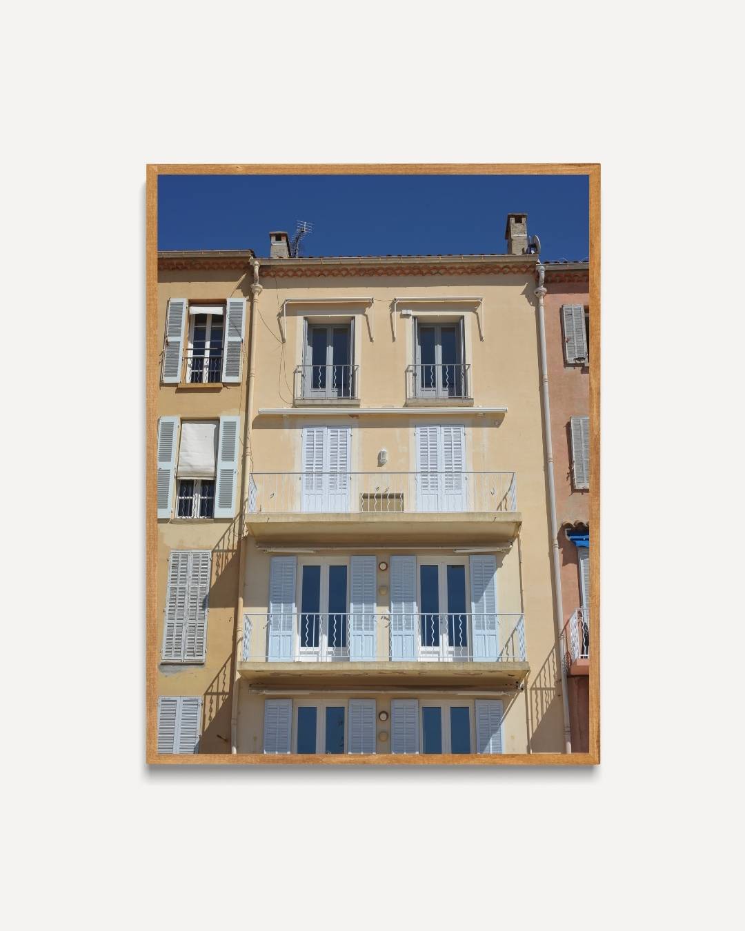 Gevel met blauwe luiken Poster – portret poster als wanddecoratie