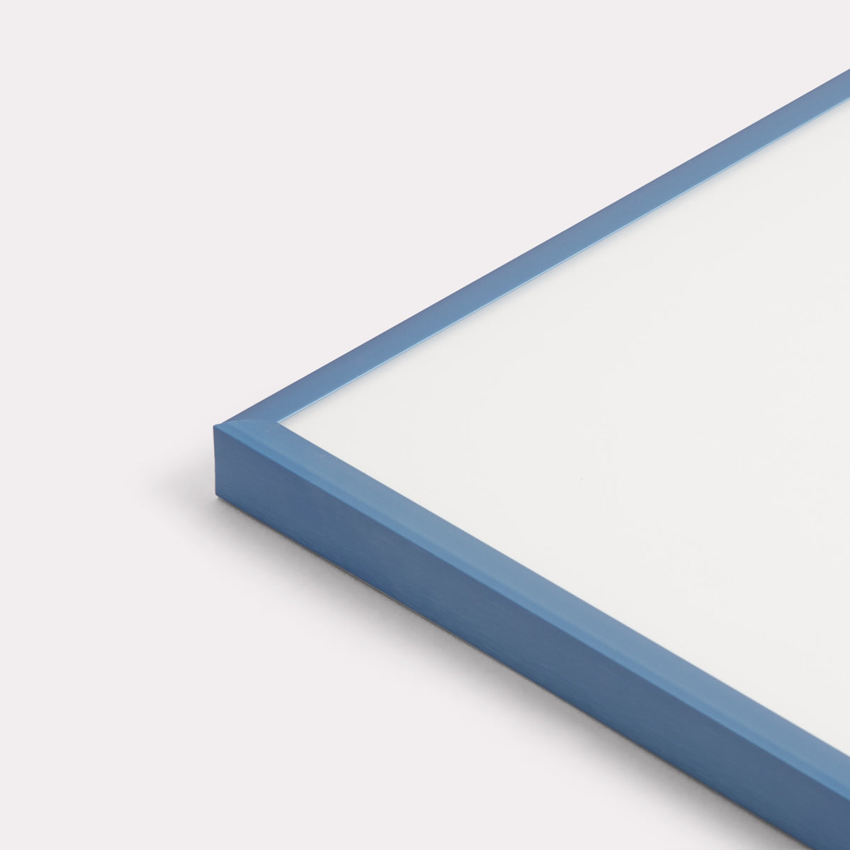 Cornice a giorno in alluminio blu opaco