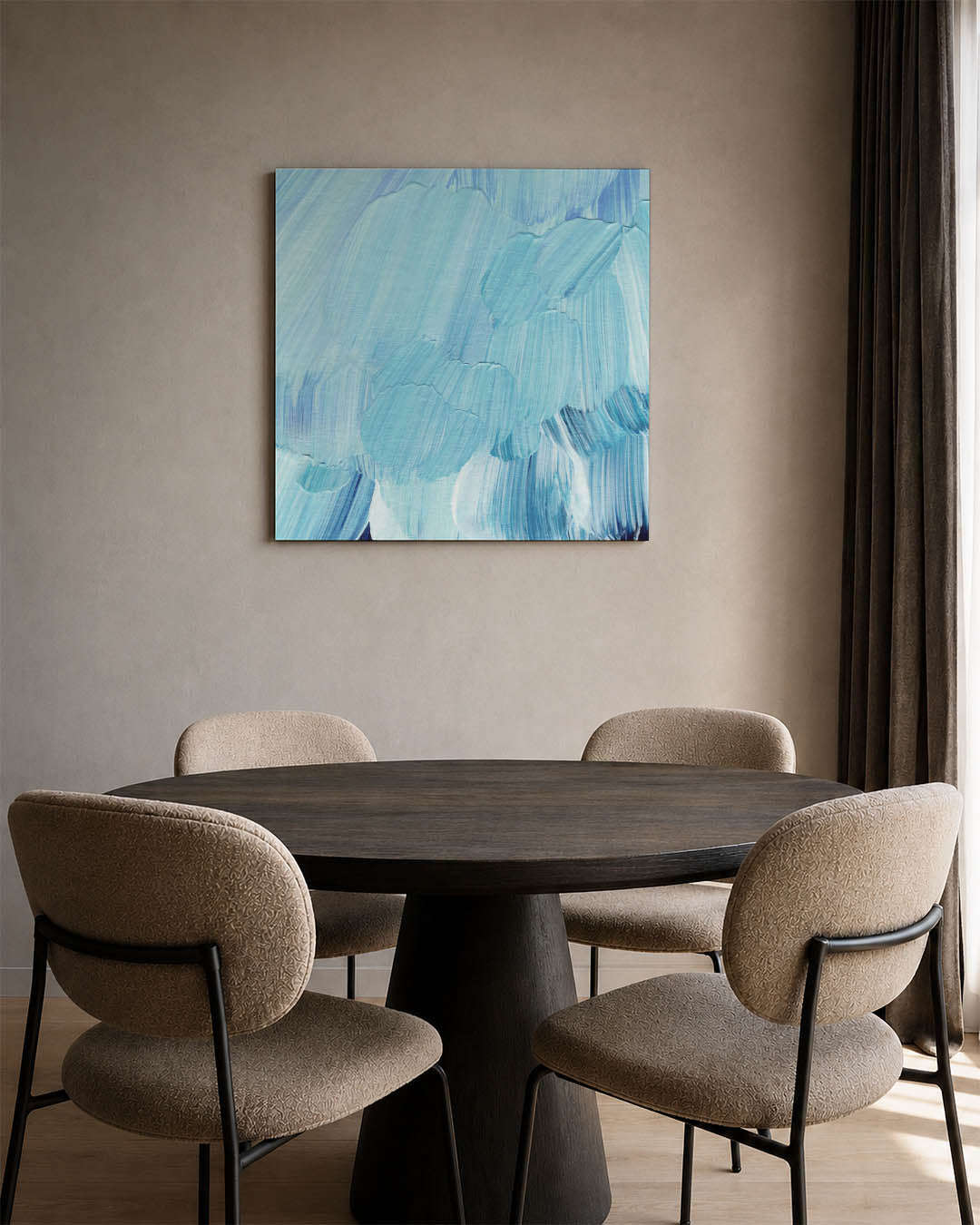 Vloeiende blauwe bewegingen kunstwerk – derde productweergave – dit werk toont vloeiende penseelstreken in verschillende