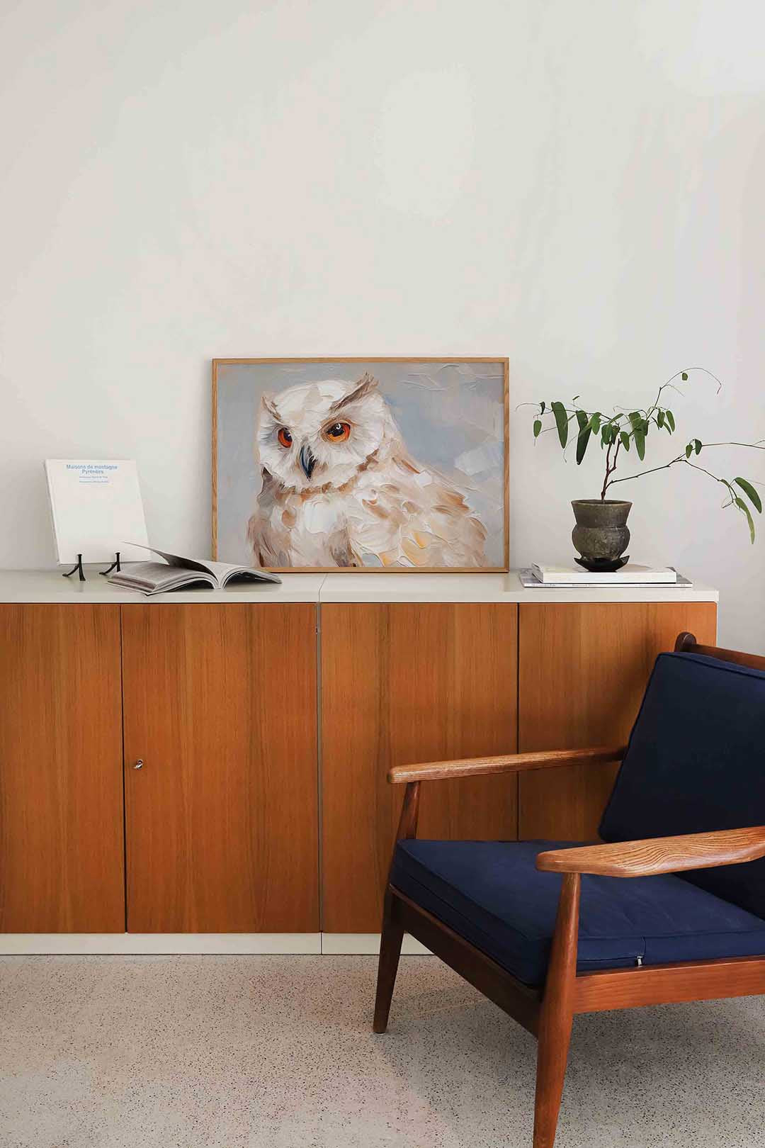 Uil met oranje ogen – liggende dieren wanddecoratie van WallArtistic