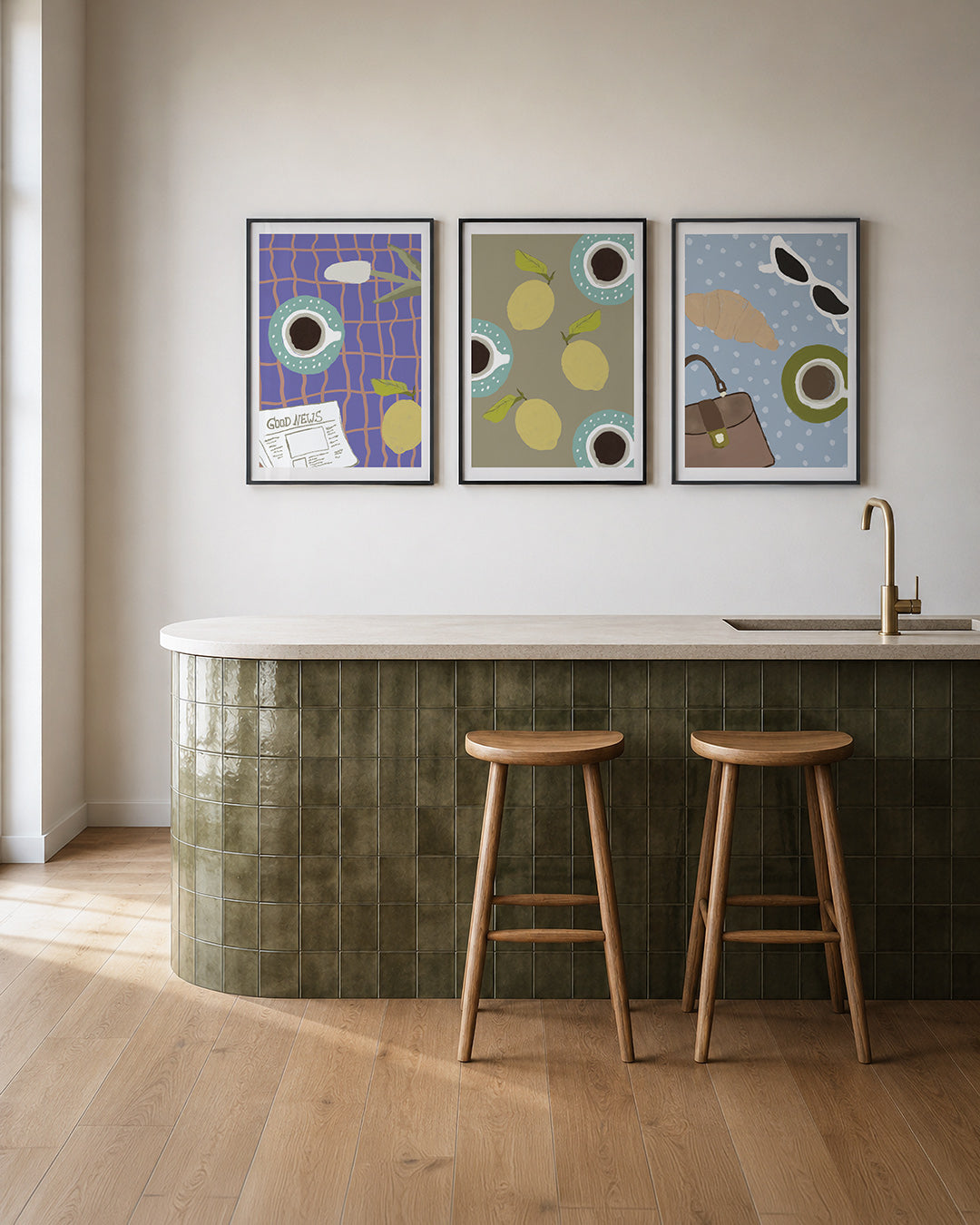 Kleurrijke tafelsetting posterset – tweede productweergave – een speelse compositie met een kopje koffie, een krant en een