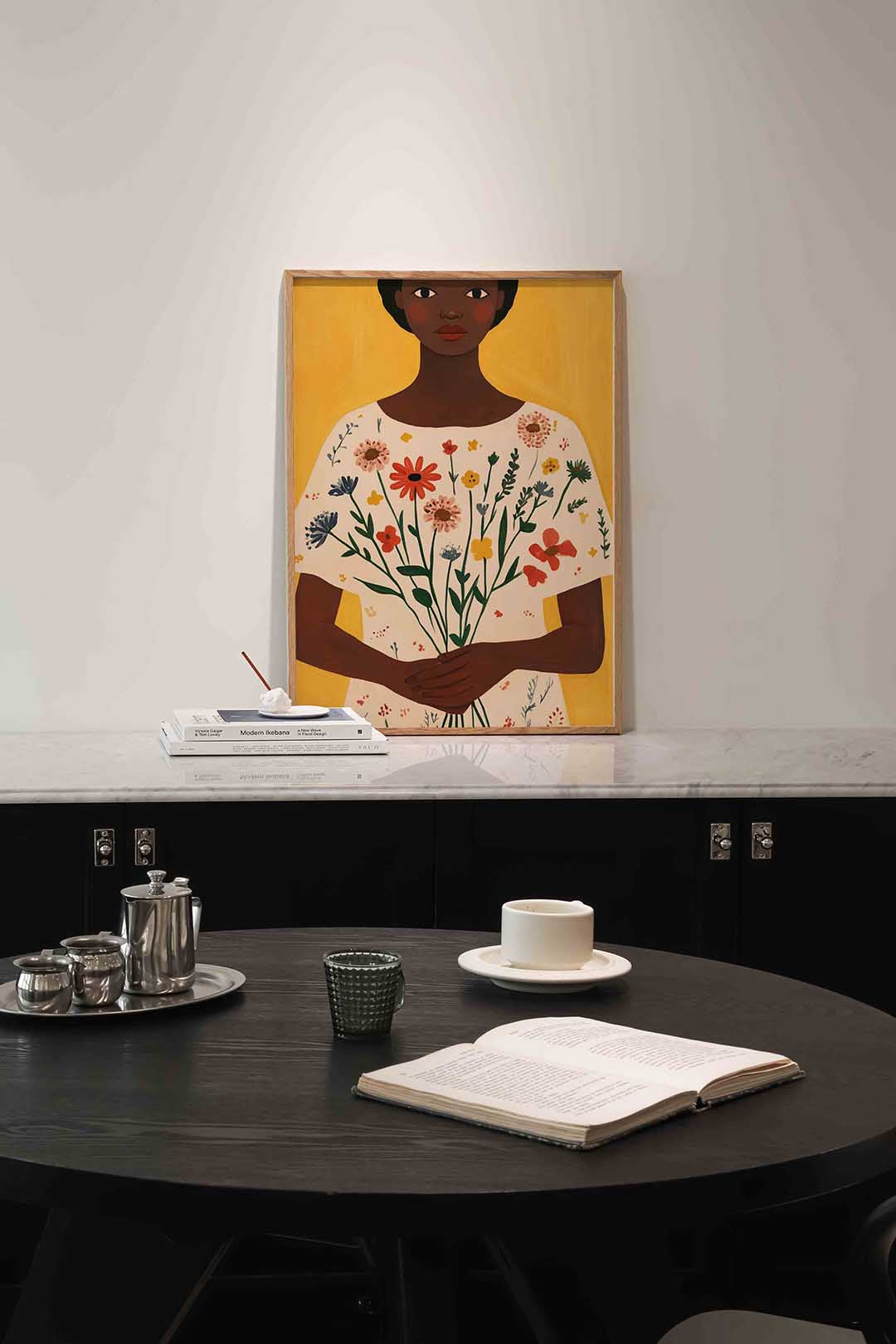 Vrouw met bloemen – moderne poster in staand formaat