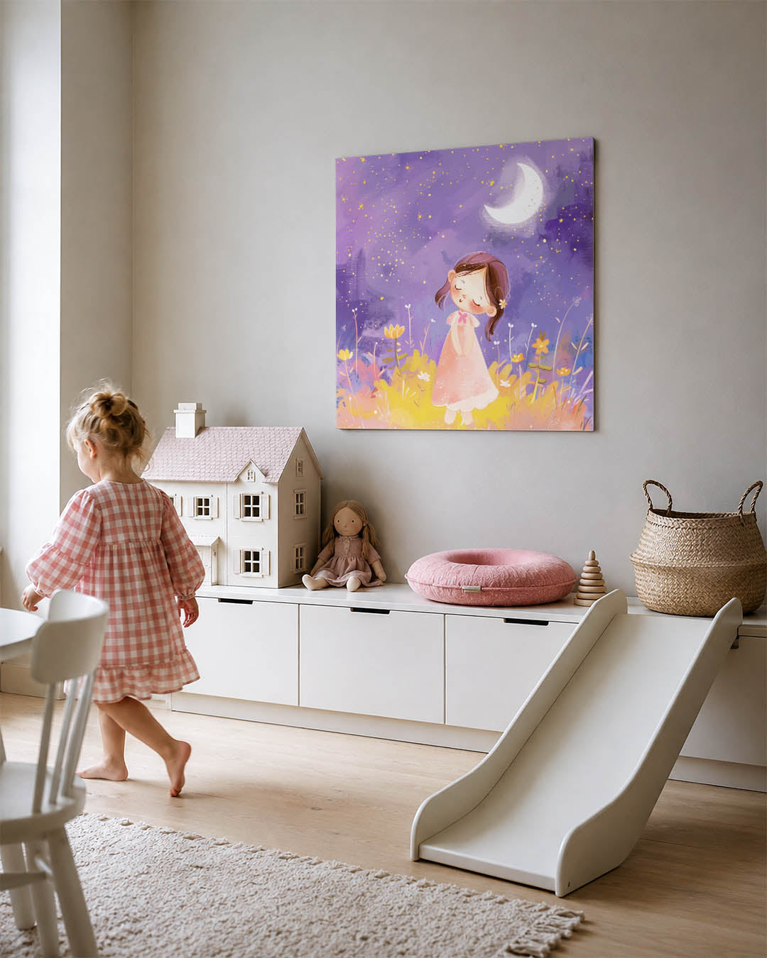 Dromerig meisje onder sterren kunstwerk – tweede productweergave – een tafereel met een meisje in een roze jurk onder een