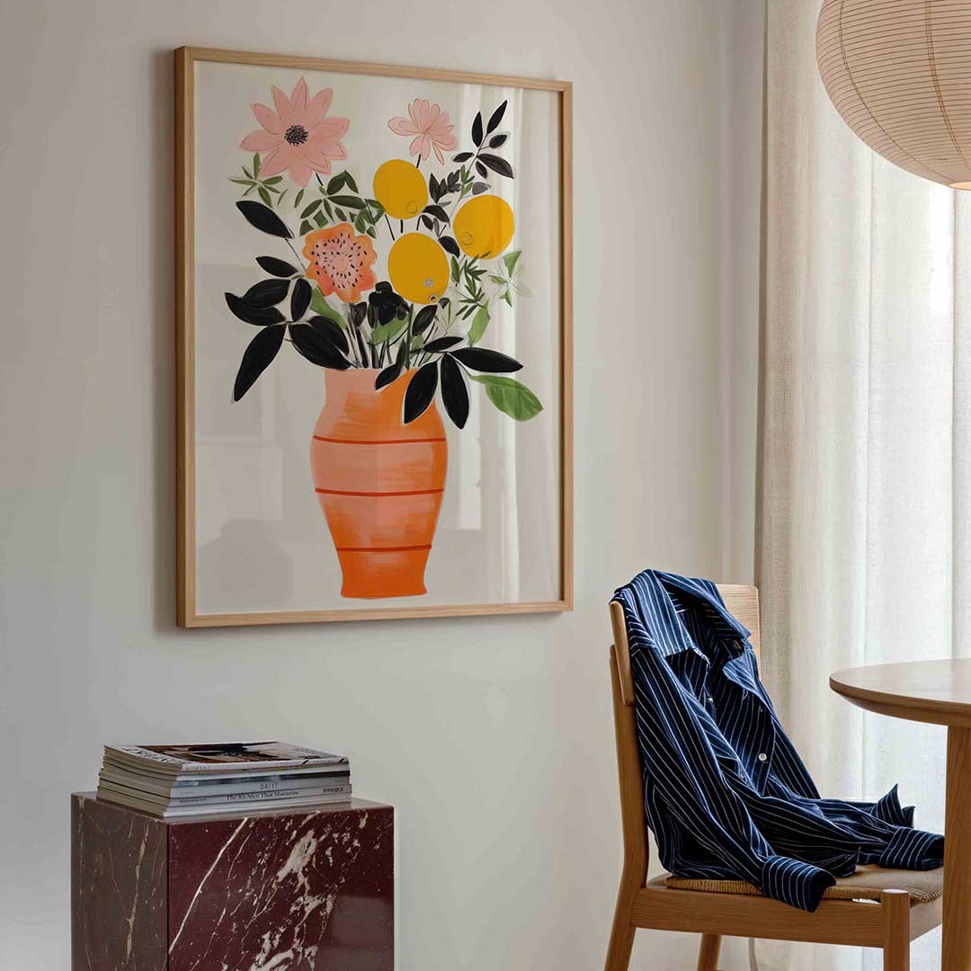 Bloemen in oranje vaas – bloemen poster in staand formaat