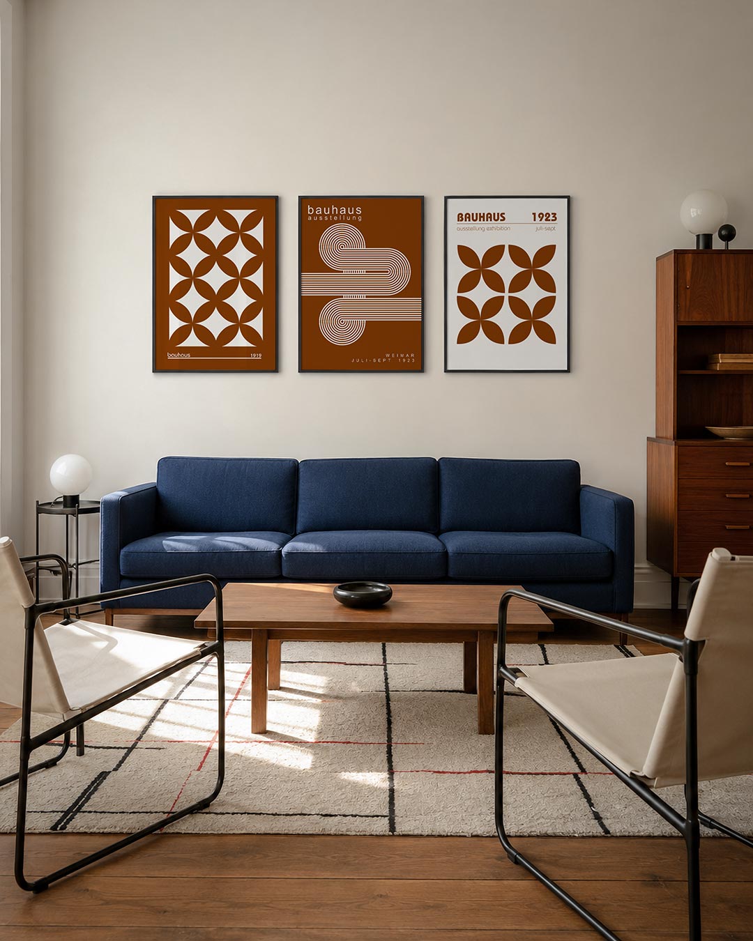 Vormritme en kleur driedelige posterset – deze posterset in drie delen toont een ritmisch patroon van overlappende bruine