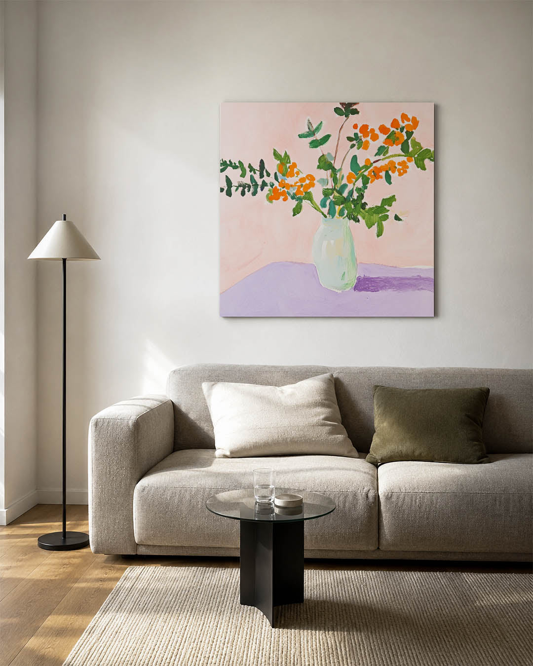 Vrolijke bloemenvaas kunstwerk – detailweergave – dit werk toont een vaas met levendige oranje bloemen en groene bladeren