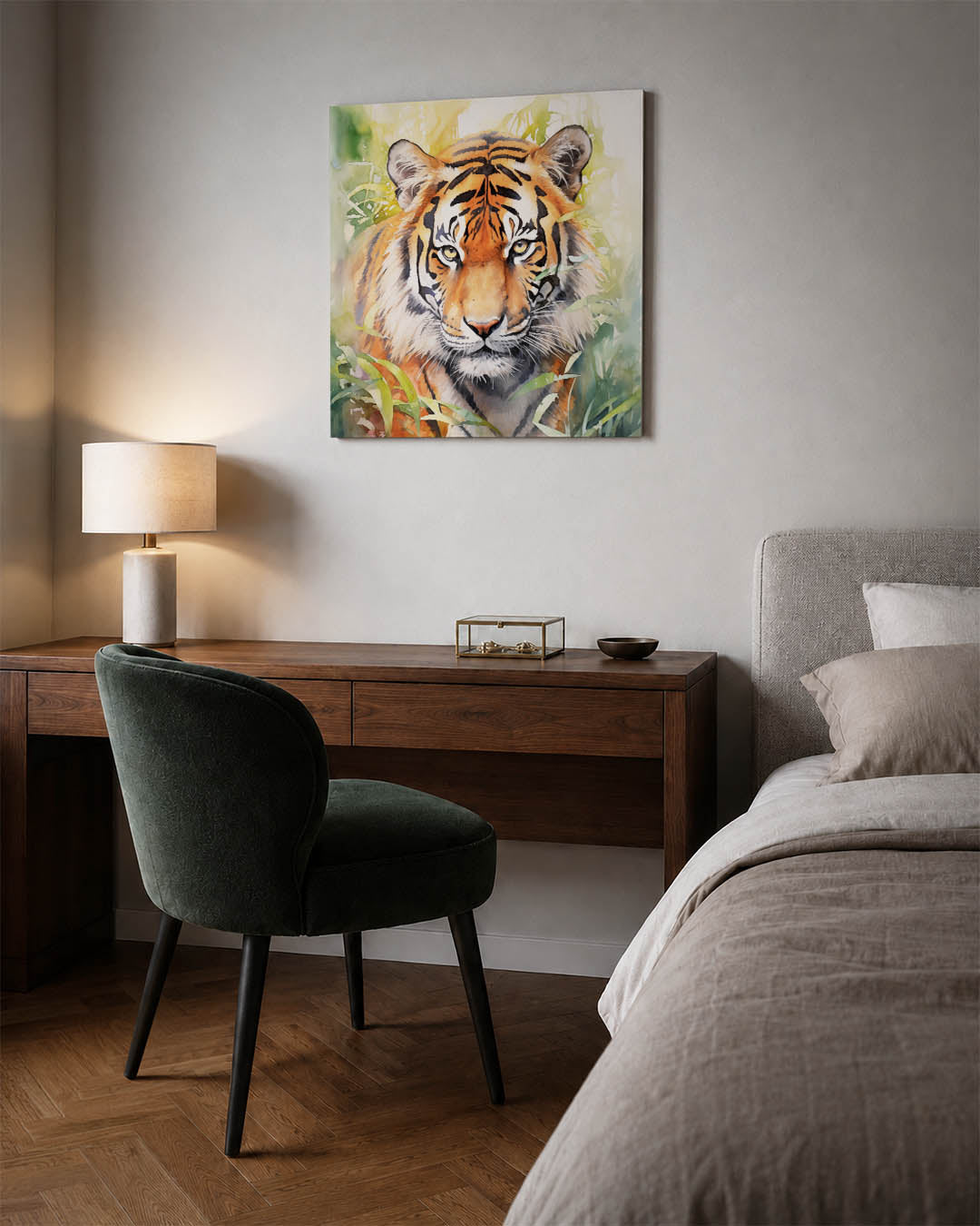 Tijger in jungle kunstwerk – materiaalweergave – dit werk toont een tijger te midden van groene bladeren. De levendige